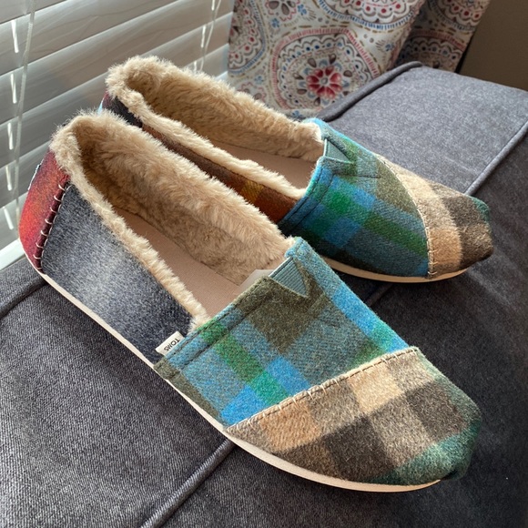 Toms Shoes - Tom’s Plaid fur lined Shoe’s! Size 8!NWOT!